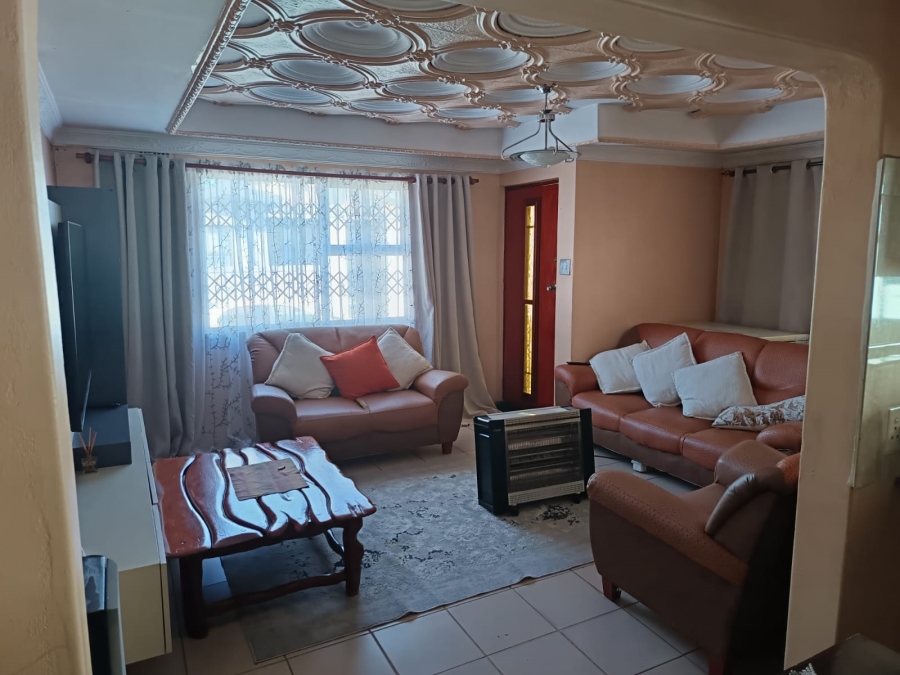3 Bedroom Property for Sale in Mandela Park Western Cape